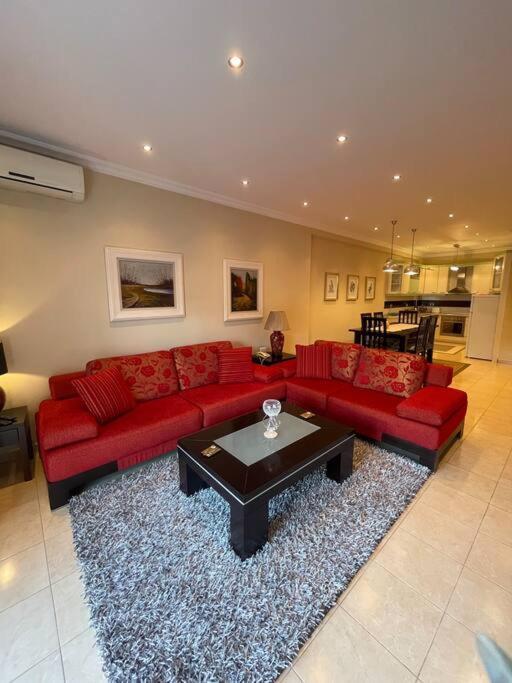 Stylish Central Apartment Tirana Exterior photo