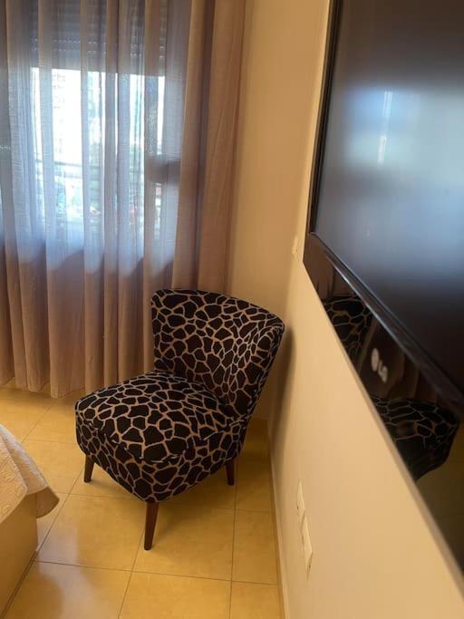 Stylish Central Apartment Tirana Exterior photo